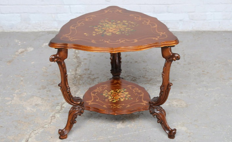 rococo-sidetable-808874-en-max_object_big_reverse.jpg