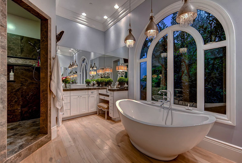 Bathroom-Pendant-Lighting-Over-Tub.jpg