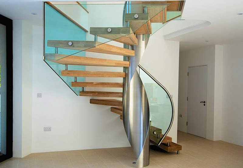 bfb174e8f3e6ed9593ae7aea16d437a1--metal-handrails-glass-balustrade.jpg