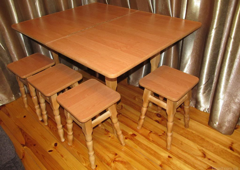 2-stol-raskladnoj-i-4-taburetki.jpg